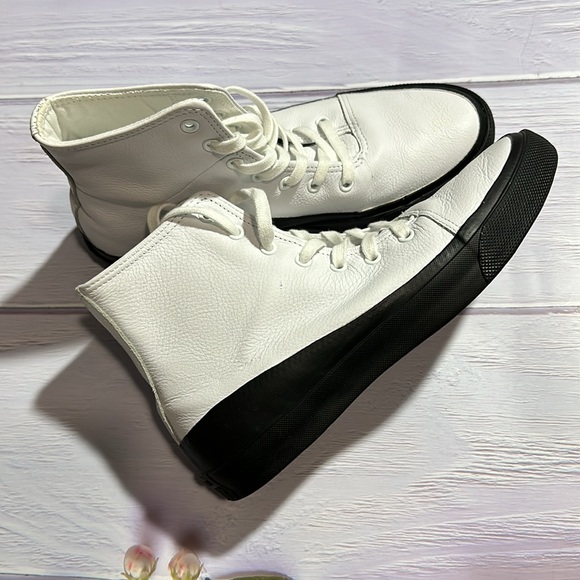 Converse - Picture 7 of 8